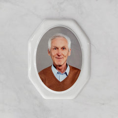 Placa Conmemorativa de Porcelana con Foto, 17 x 22 cm – Porcelana Enmarcada para Lápidas